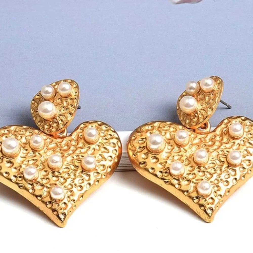 NWOT Heart earrings with simulated pearls Valentine’s Day